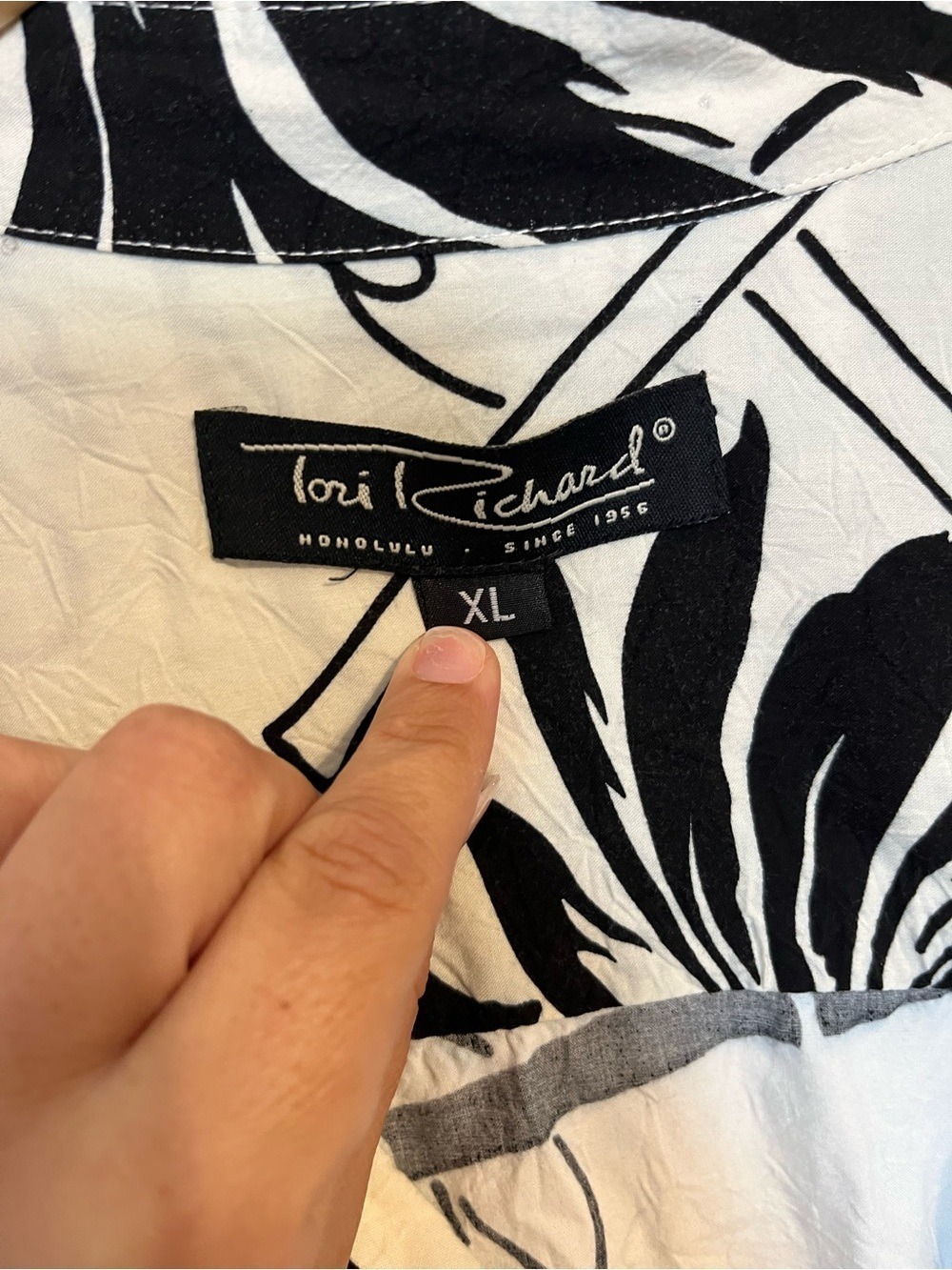 Tori Richard Honolulu Black White Tropical Crinkle Button Front Shirt XL Rayon - Picture 2 of 11
